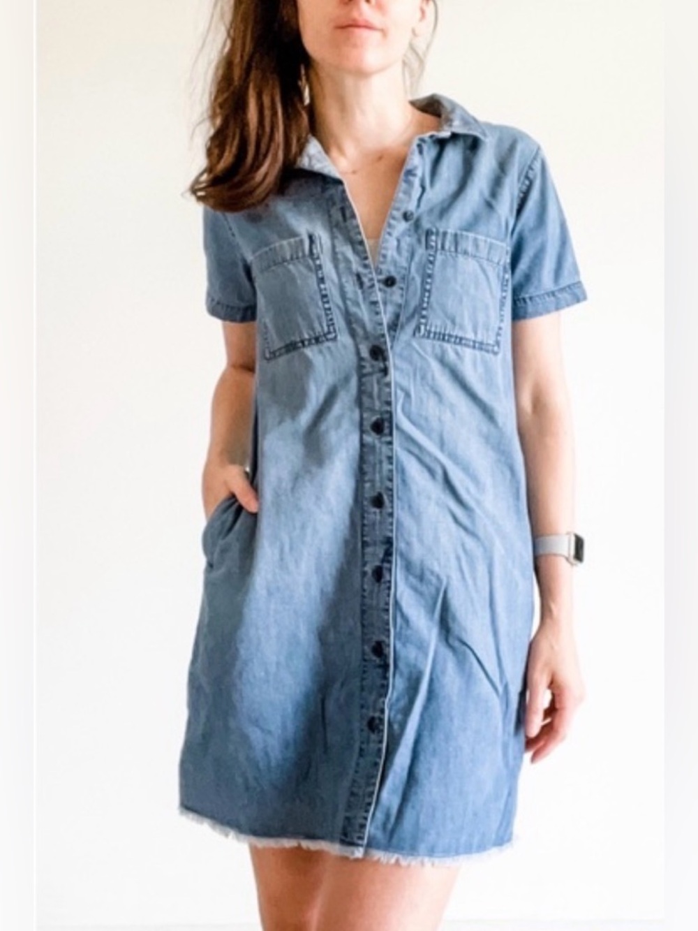 🧢Madewell short sleeve button down denim dress with raw hem. Size XS.
